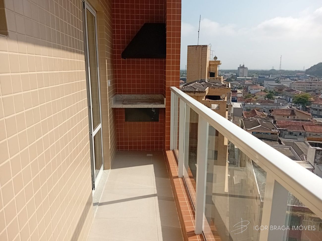 BELÍSSIMO APARTAMENTO, À 750m DO MAR E LAZER COMPLETO