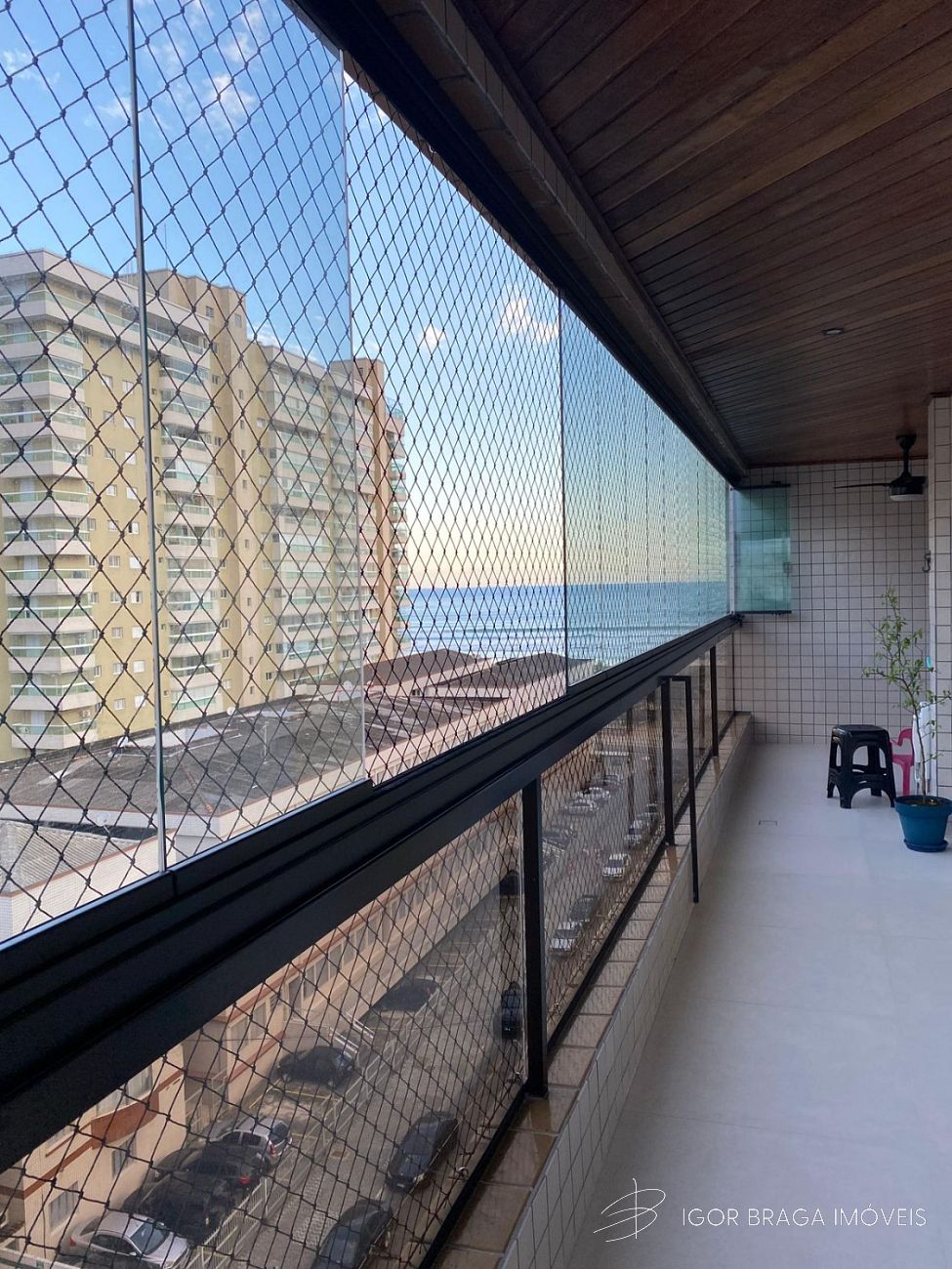 BELÍSSIMO APARTAMENTO, À 130M DO MAR E LAZER COMPLETO
