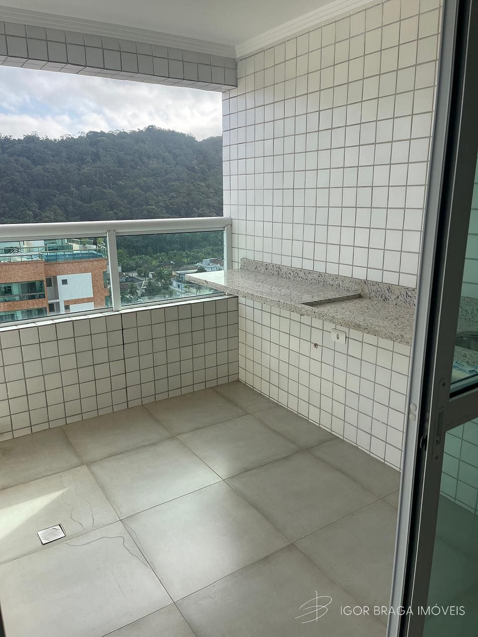 EXCELENTE APARTAMENTO, À 950M DO MAR E LAZER COMPLETO