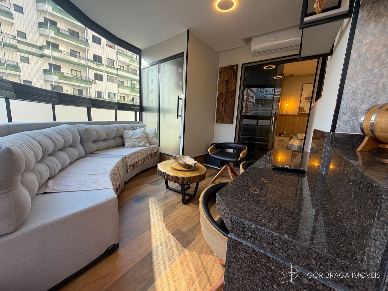 EXCELENTE APARTAMENTO, À 450M DO MAR E LAZER COMPLETO