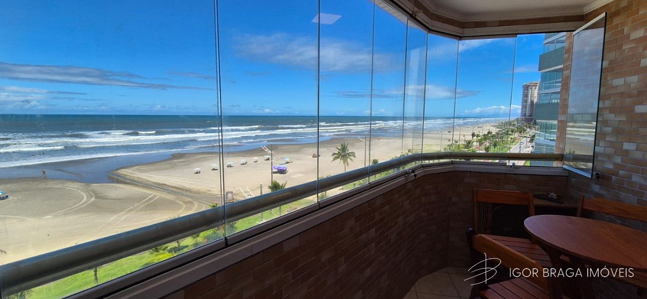 EXCELENTE APARTAMENTO, À 10M DO MAR E LAZER COMPLETO