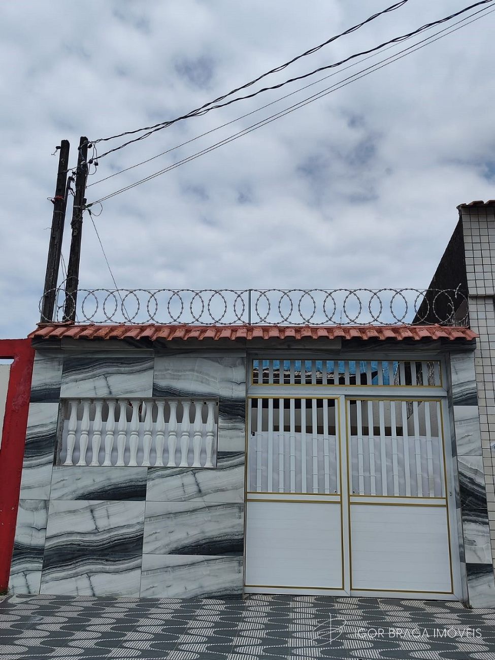 BELISSÍMA CASA, AMPLA Á 400M DO MAR