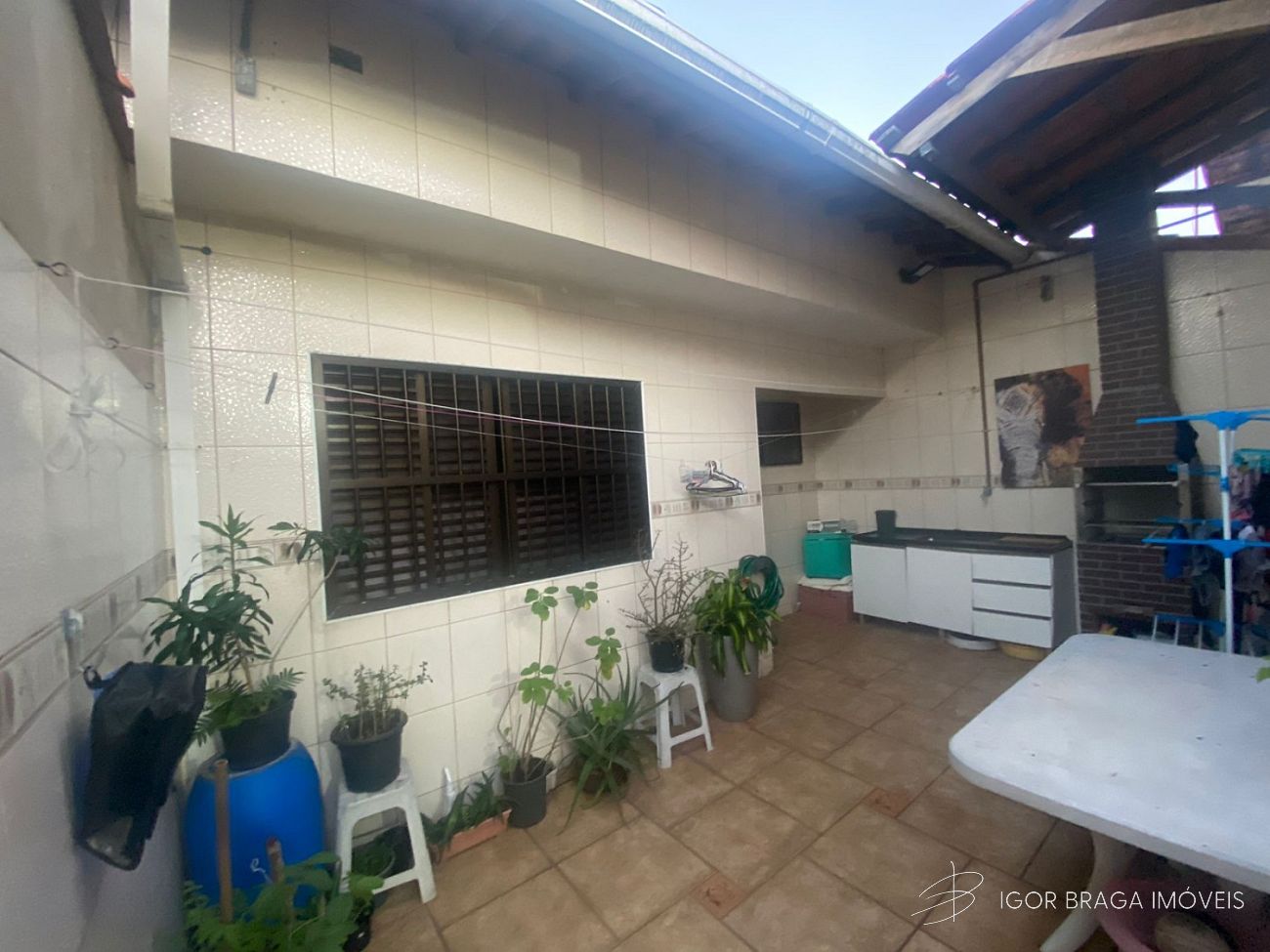 EXCELENTE CASA, À 90m DO MAR E AMPLA