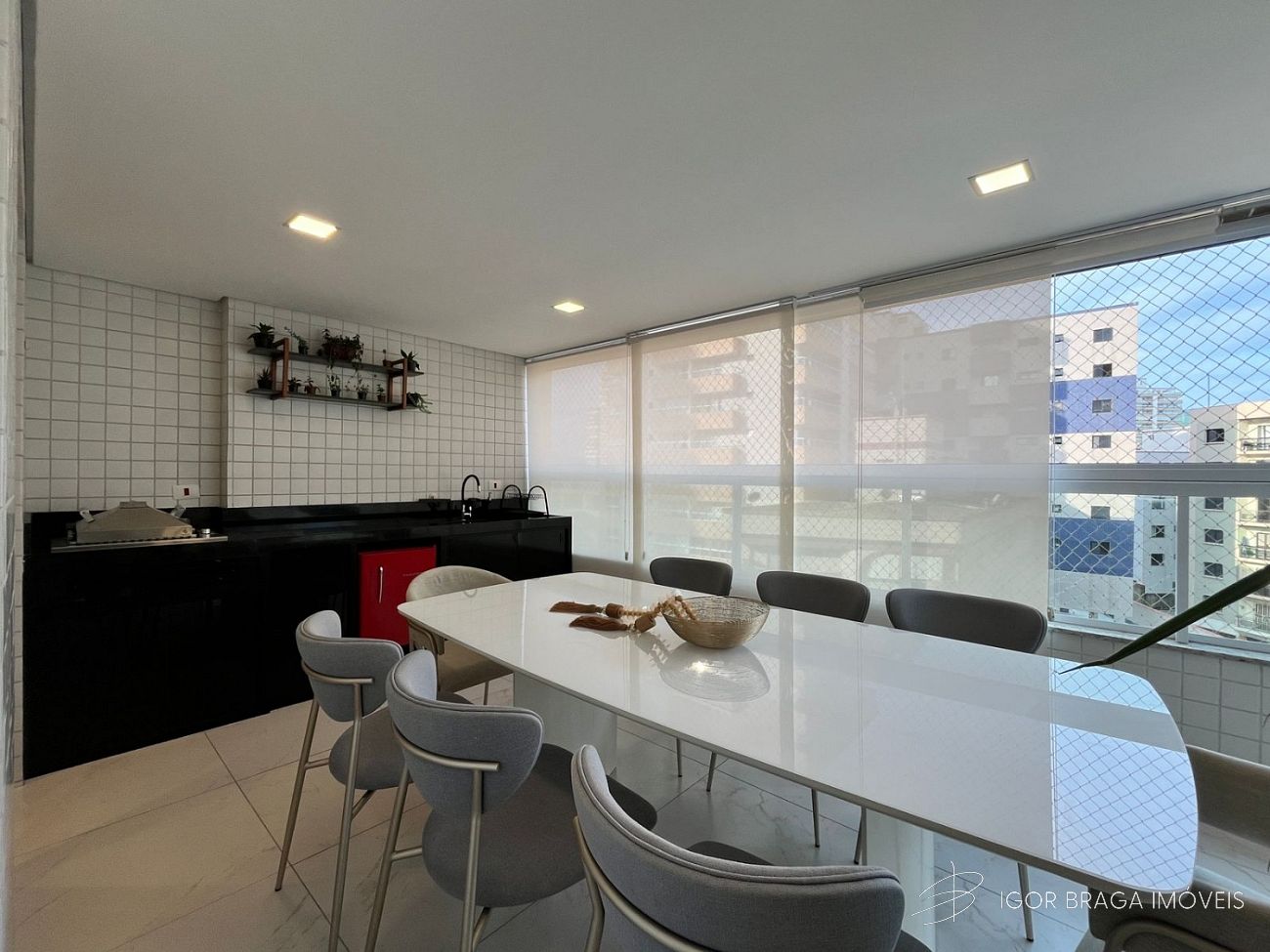 BELISSÍMO APARTAMENTO, FINO ACABAMENTO E LAZER COMPLETO