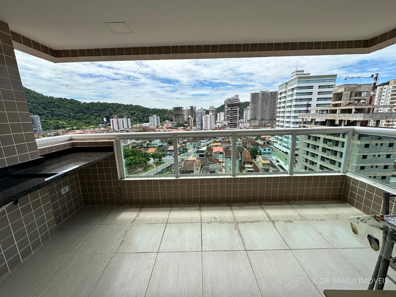 EXCELENTE APARTAMENTO, À 600M DO MAR E LAZER COMPLETO