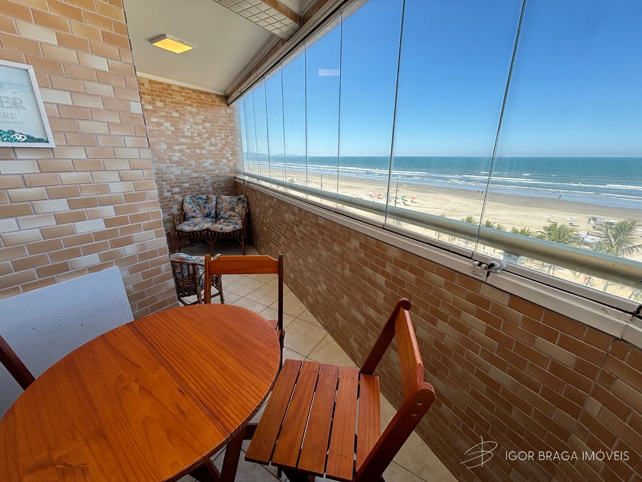 EXCELENTE APARTAMENTO, À 10M DO MAR E LAZER COMPLETO