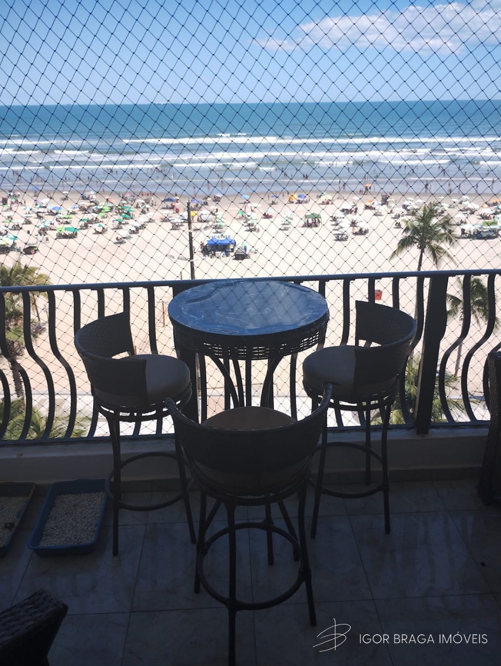 BELÍSSIMO APARTAMENTO, À 10M DO MAR E LAZER COMPLETO