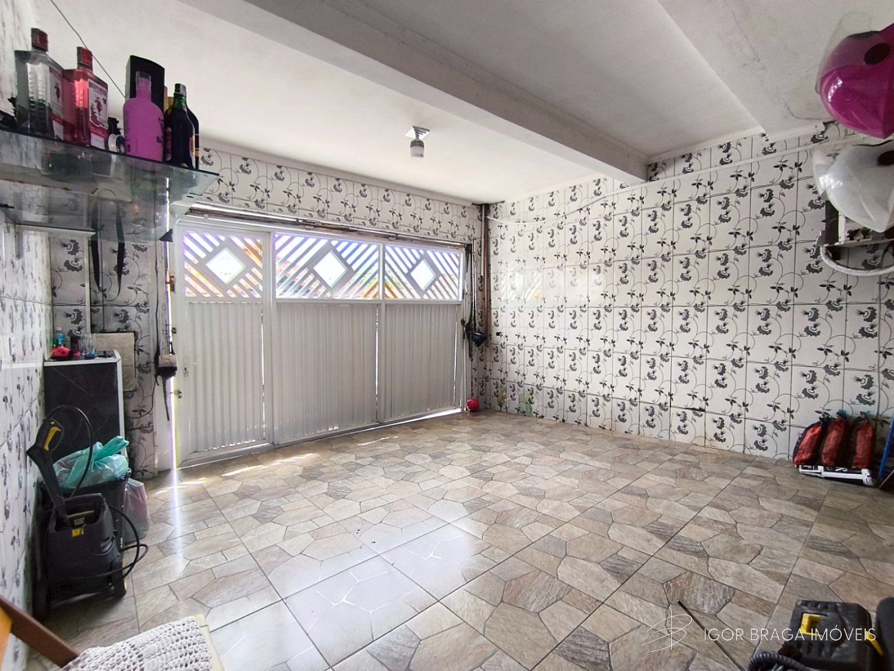 EXCELENTE SOBRADO, AMPLA E À 950M DO MAR