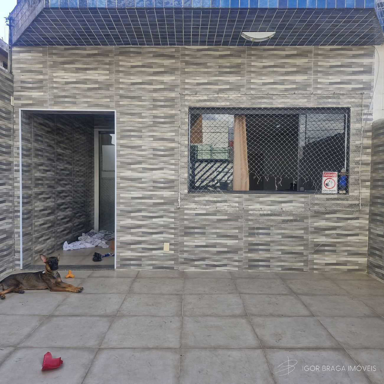 EXCELENTE CASA, AMPLA E COM ÁREA DE LAZER