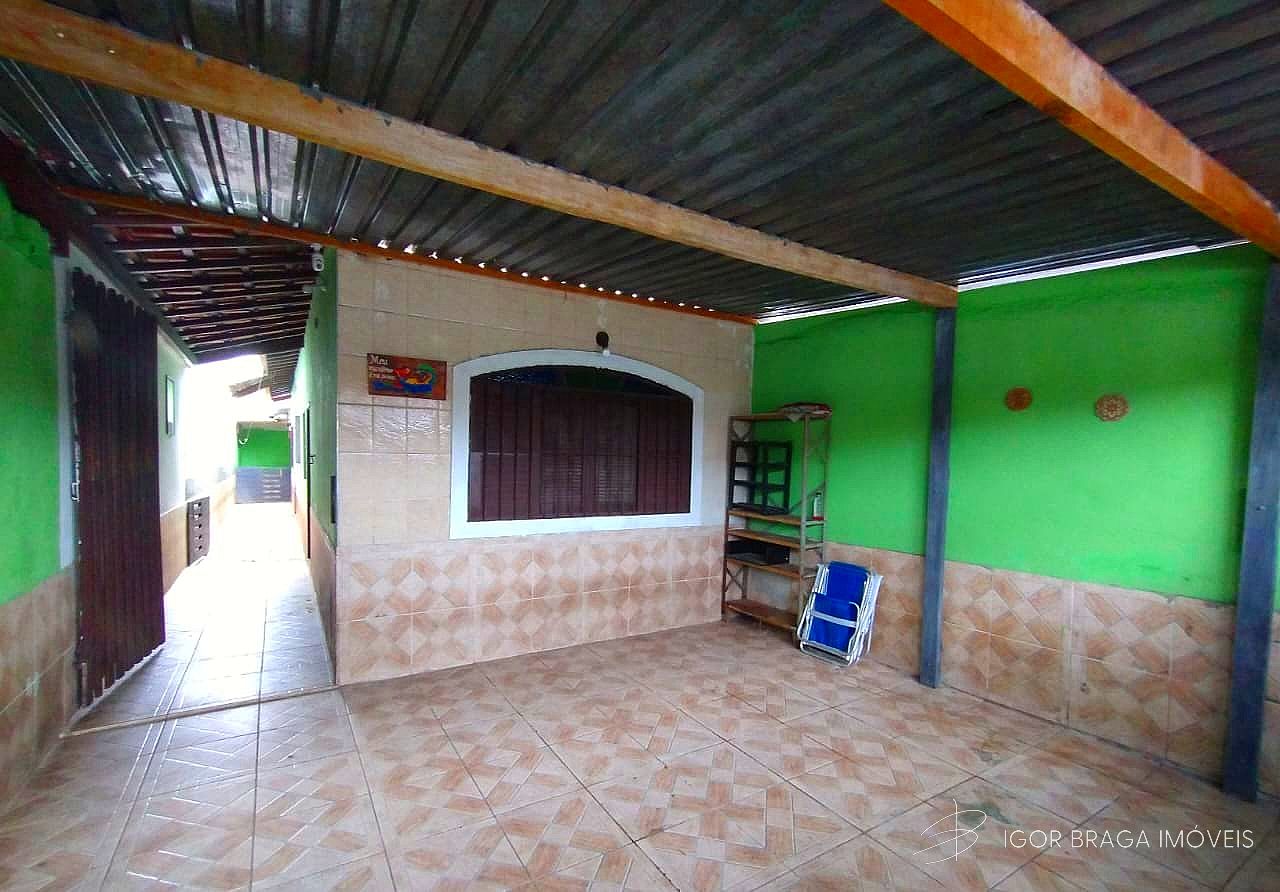 EXCELENTE CASA, AMPLA E COM ÁREA DE LAZER