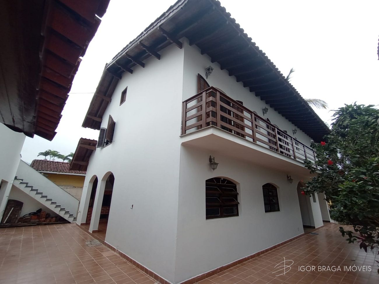 BELÍSSIMO SOBRADO, AMPLO E À 230M DO MAR