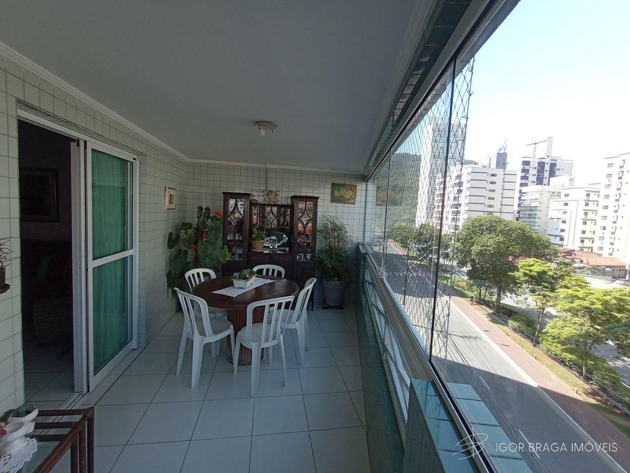 BELÍSSIMO APARTAMENTO, FINO ACABAMENTO E LAZER COMPLETO