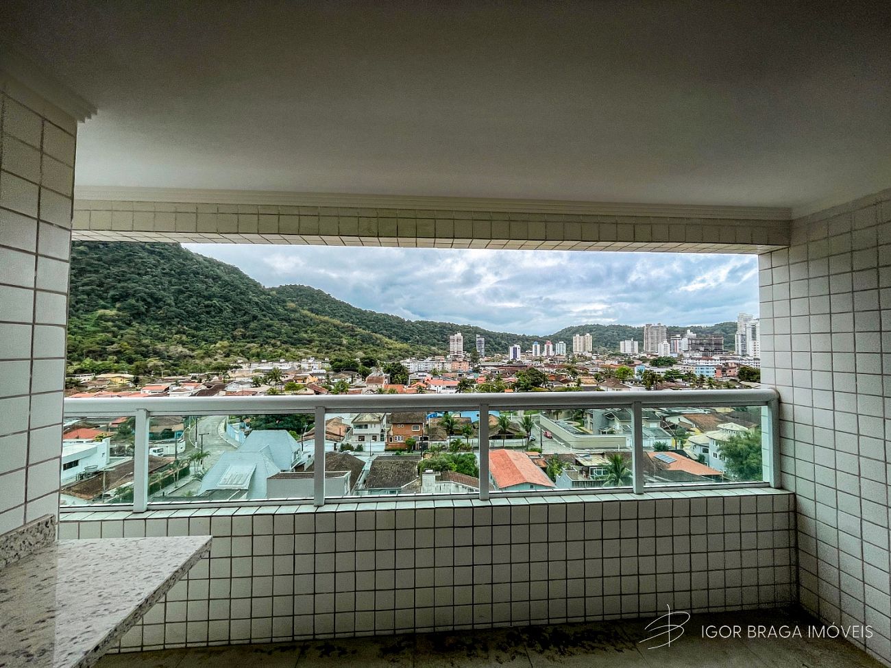 BELÍSSIMO APARTAMENTO, AMPLO E LAZER COMPLETO