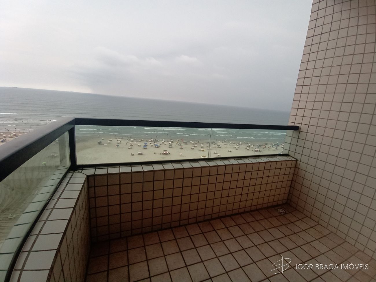 BELÍSSIMO APARTAMENTO DUPLEX, VISTA PARA O MAR E ÁREA DE LAZER