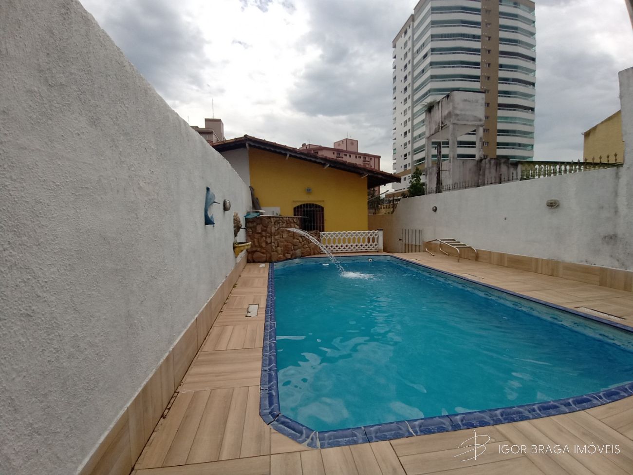 BELÍSSIMA CASA, ACABAMENTO FINO E EXCELENTE LOCALIZAÇÃO