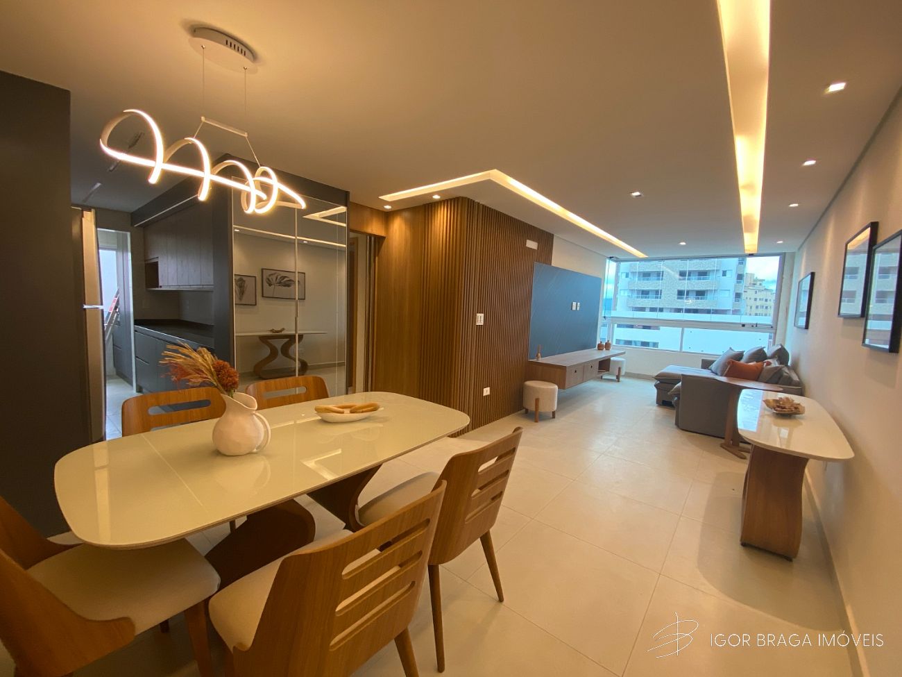 INCRIVEL EMPREENDIMENTO, À 550m DO MAR E LAZER COMPLETO