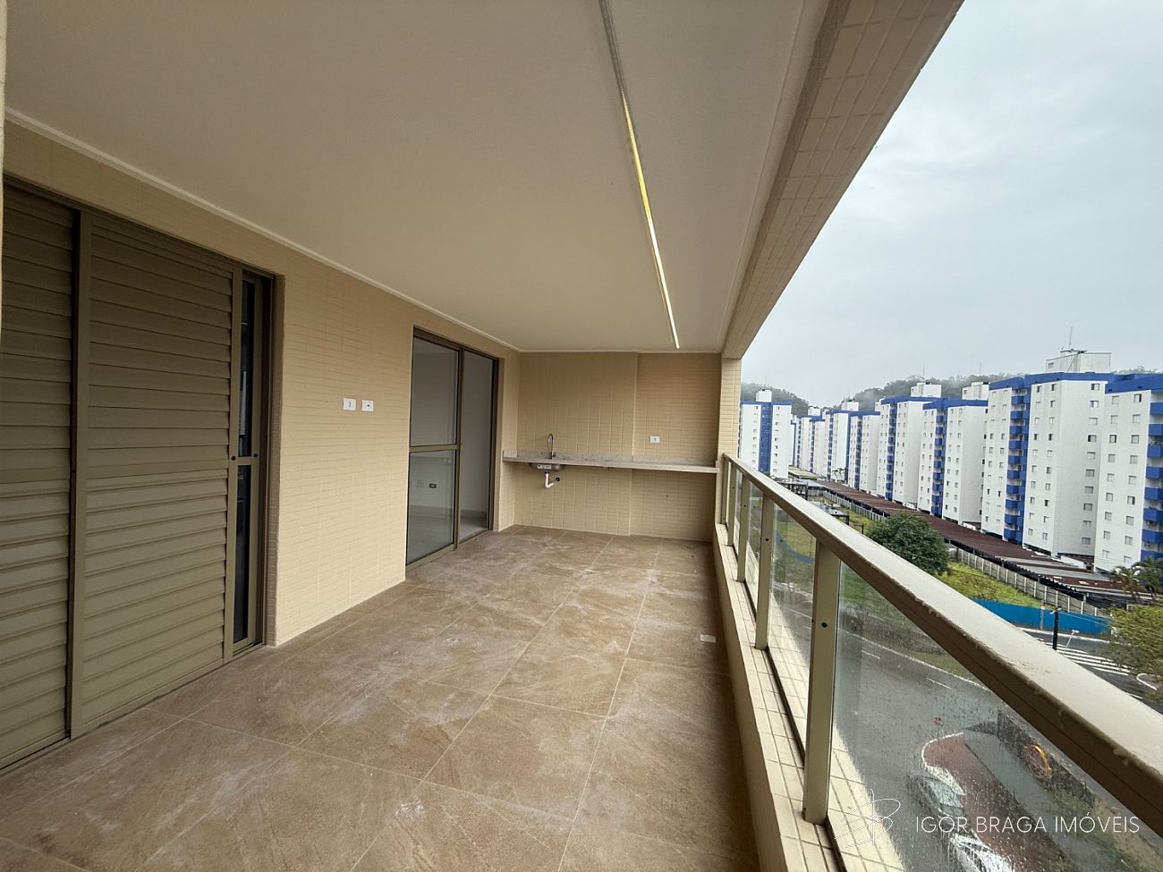 EXCELENTE APARTAMENTO, À 850M DO MAR E LAZER COMPLETO