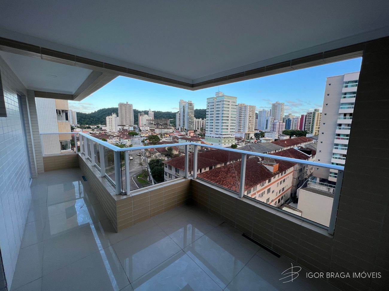 BELÍSSIMO APARTAMENTO, AMPLO, ACABAMENTO FINO E LAZER COMPLETO