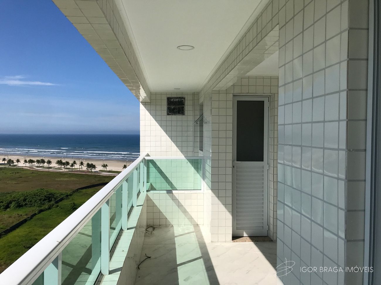 BELÍSSIMO APARTAMENTO, AMPLO, ACABAMENTO FINO E LAZER COMPLETO