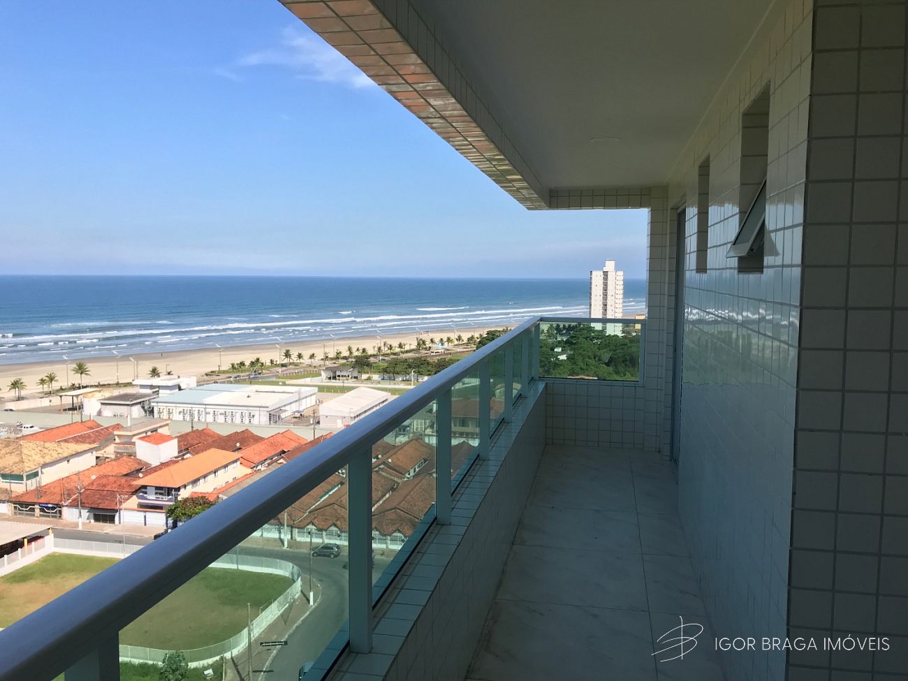 BELÍSSIMO APARTAMENTO, AMPLO, ACABAMENTO FINO E LAZER COMPLETO