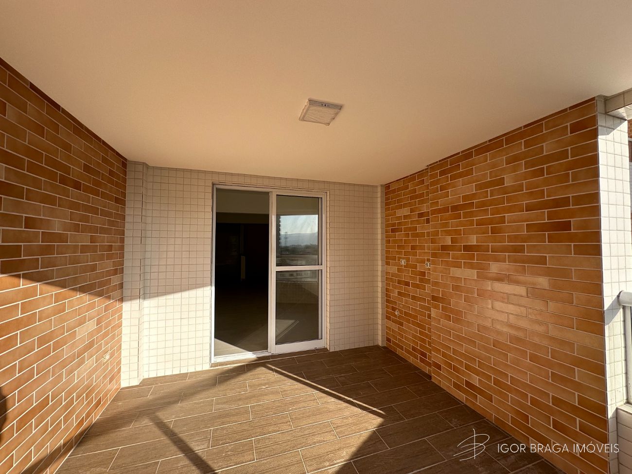 BELÍSSIMO APARTAMENTO, AMPLO, ACABAMENTO FINO E LAZER COMPLETO