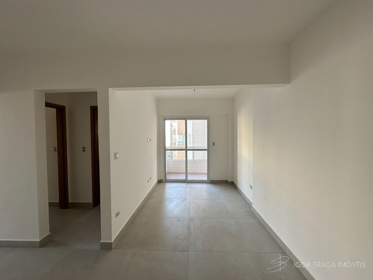 BELÍSSIMO APARTAMENTO A 200M DO M AR E LAZER COMPLETO
