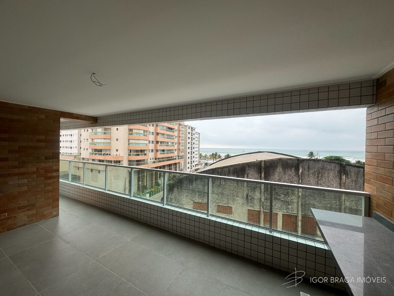 BELÍSSIMO APARTAMENTO, AMPLO, ACABAMENTO FINO E LAZER COMPLETO