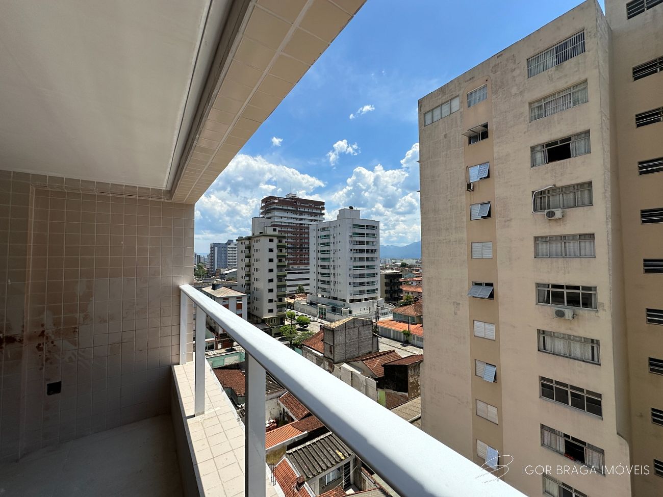 BELÍSSIMO APARTAMENTO, À 450M DO MAR E LAZER COMPLETO