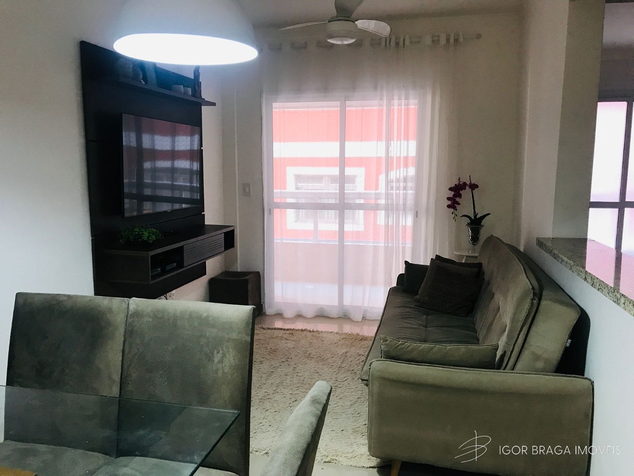 BELÍSSIMO APARTAMENTO, AMPLO, ACABAMENTO FINO E LAZER COMPLETO