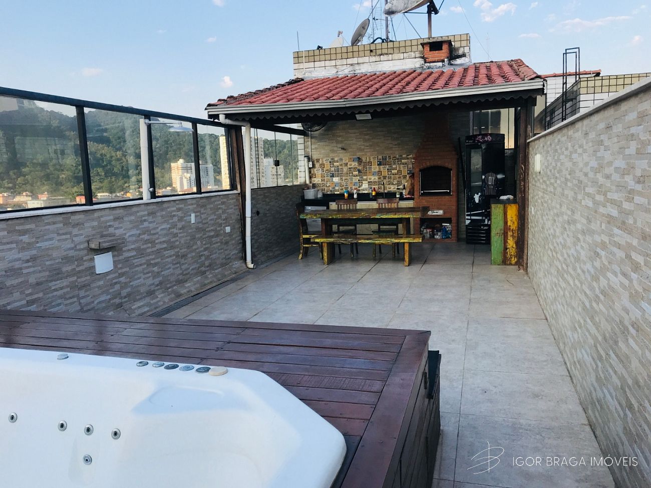 BELÍSSIMO APARTAMENTO, AMPLO, ACABAMENTO FINO E LAZER COMPLETO