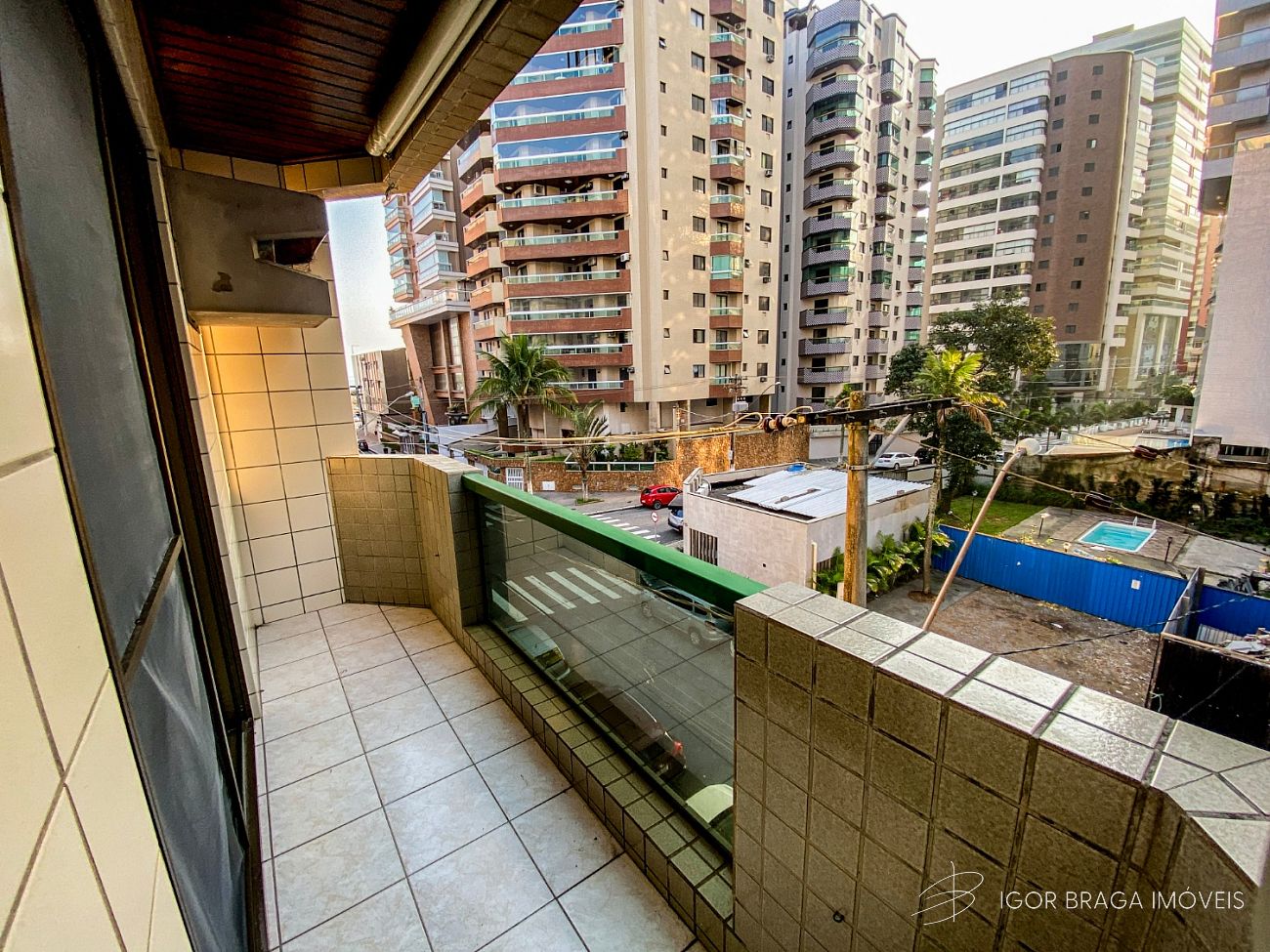 BELÍSSIMO APARTAMENTO, AMPLO, ACABAMENTO FINO E LAZER COMPLETO