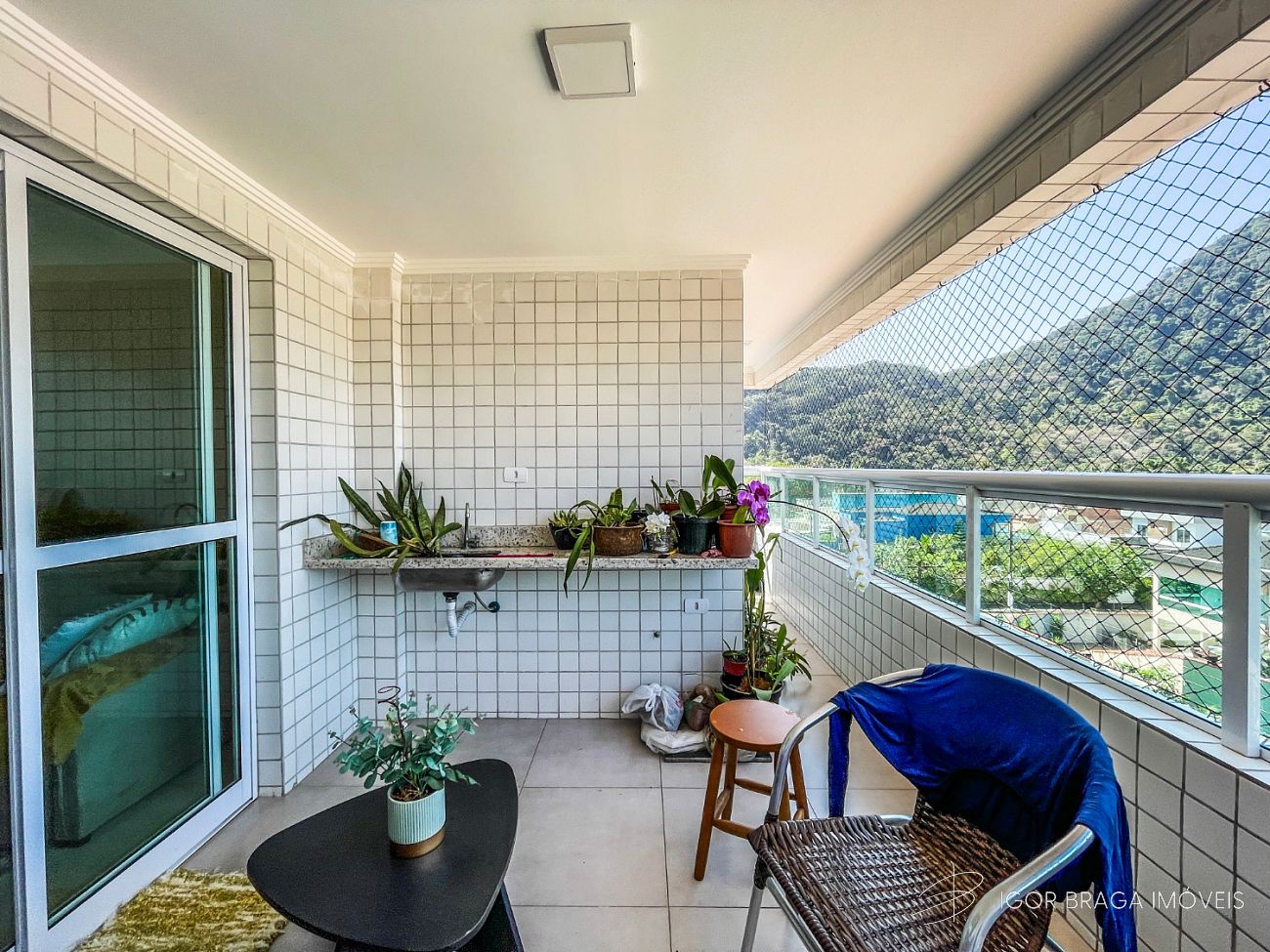 INCRÍVEL APARTAMENTO, AMPLO, REVESTIMENTO ALTO PADRÃO E EXCELENTE LOCALIZAÇÃO