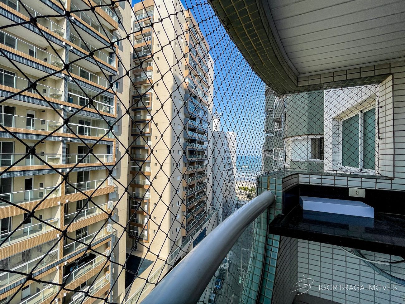 BELÍSSIMO APARTAMENTO MOBILIADO E COM  ACABAMENTO FINO!