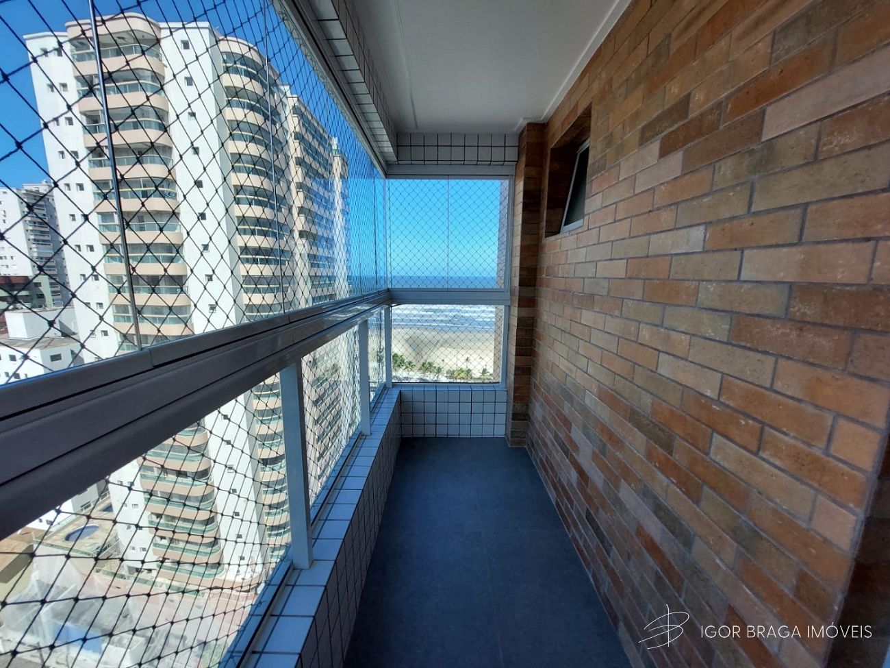 BELÍSSIMO APARTAMENTO NOVO, VISTA MAR À 50M DO MAR