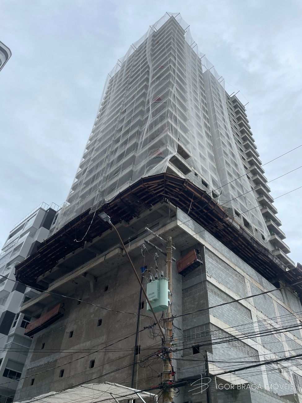 EXCELENTE APARTAMENTO, À 500M DO MAR E LAZER COMPLETO