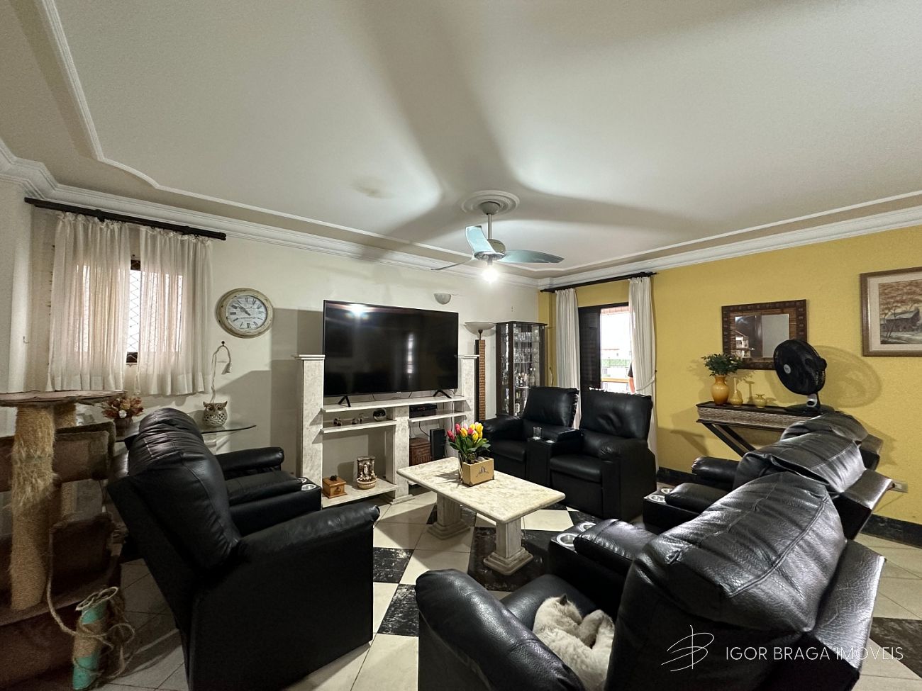 BELISSÍMA COBERTURA COM EXCELENTE LOCALIZAÇÃO