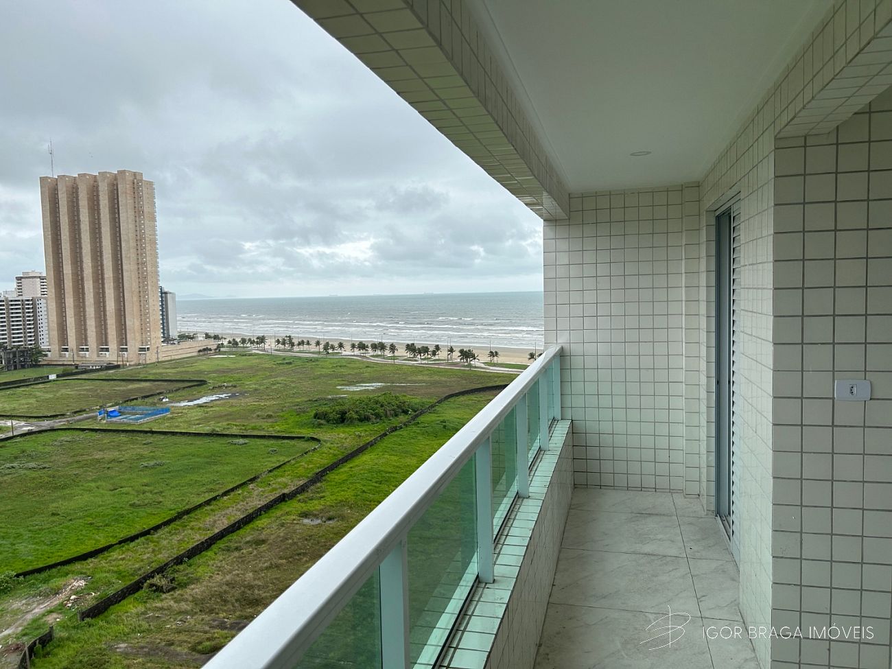 BELISSÍMO APARTAMENTO, FINO ACABAMENTO E LAZER COMPLETO