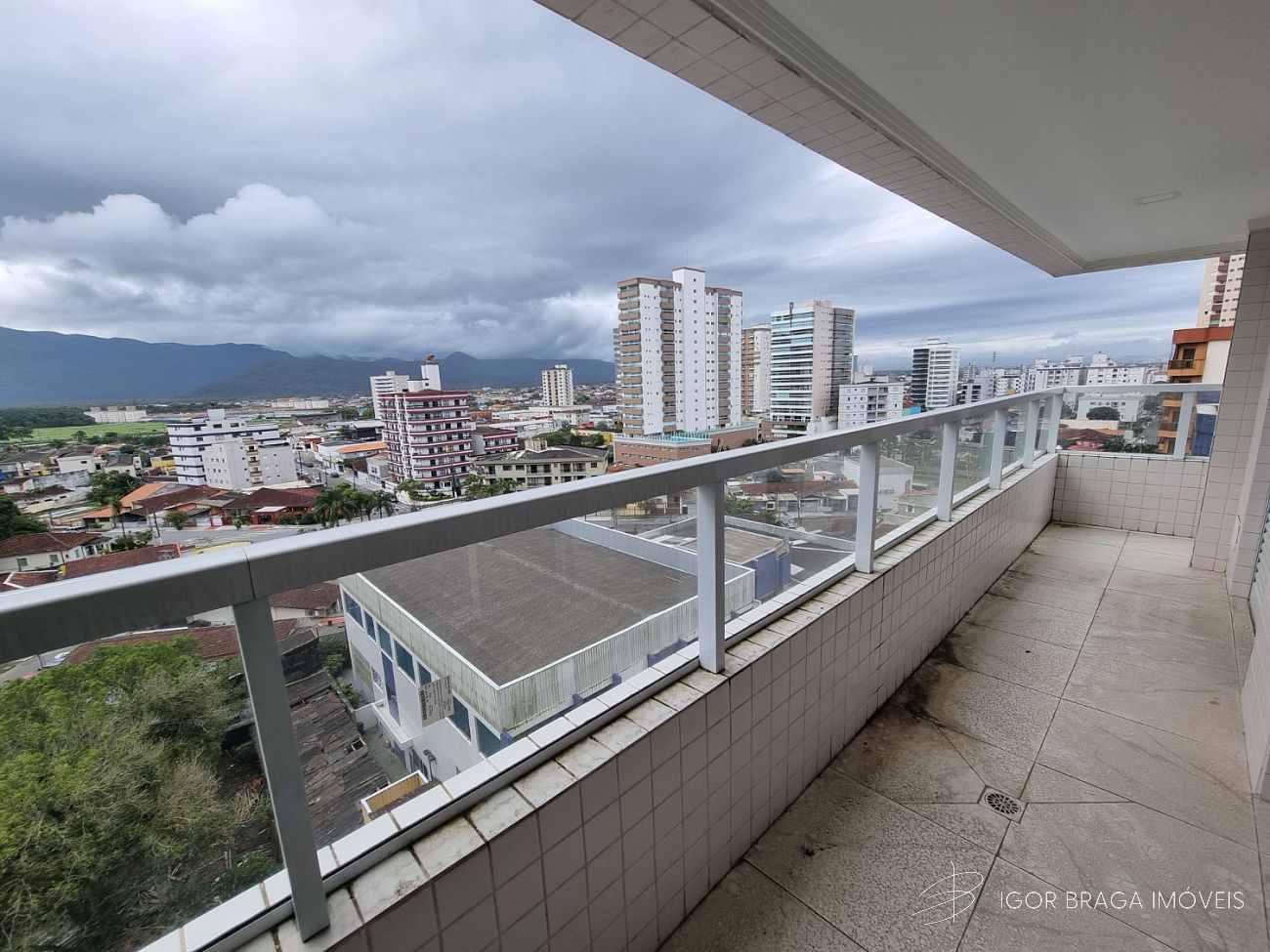 BELISSÍMO APARTAMENTO, AMPLO, VISTA LIVRE