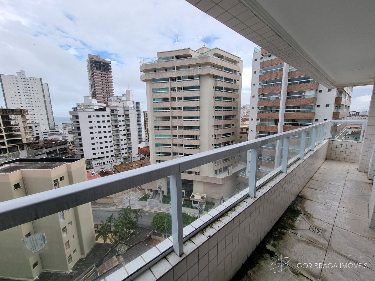 BELISSÍMO APARTAMENTO, AMPLO, VISTA LIVRE
