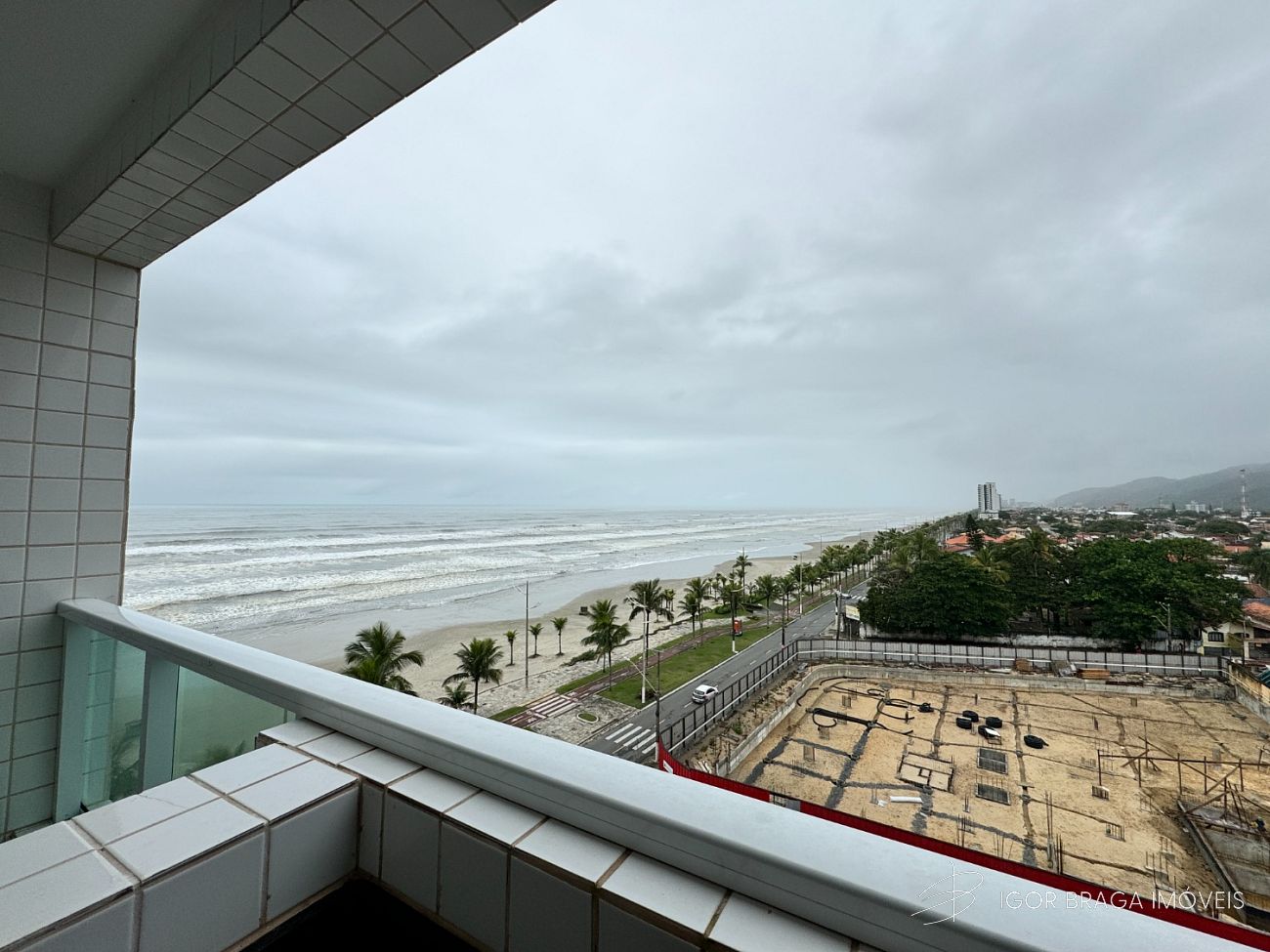 BELISSÍMO APARTAMENTO COM VISTA MAR