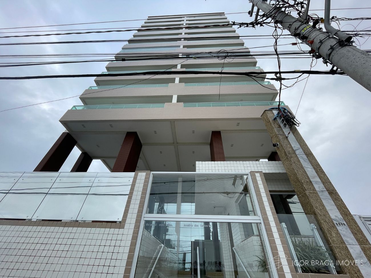 BELISSÍMO APARTAMENTO, AMPLO E FINO ACABAMENTO