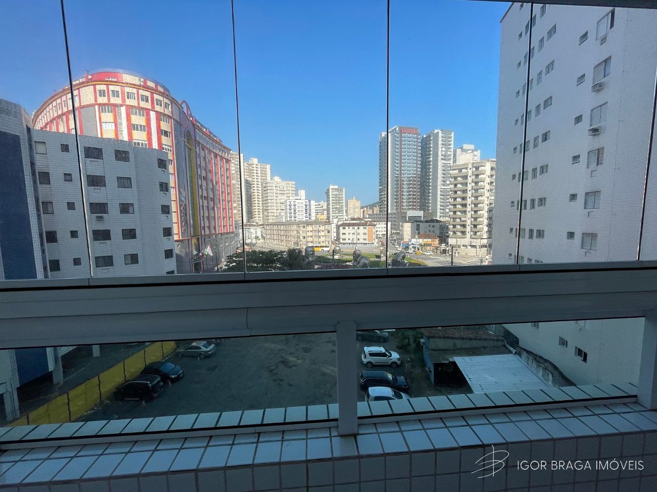 BELISSIMO APARTAMENTO COM EXCELENTE LOCALIZAÇÃO