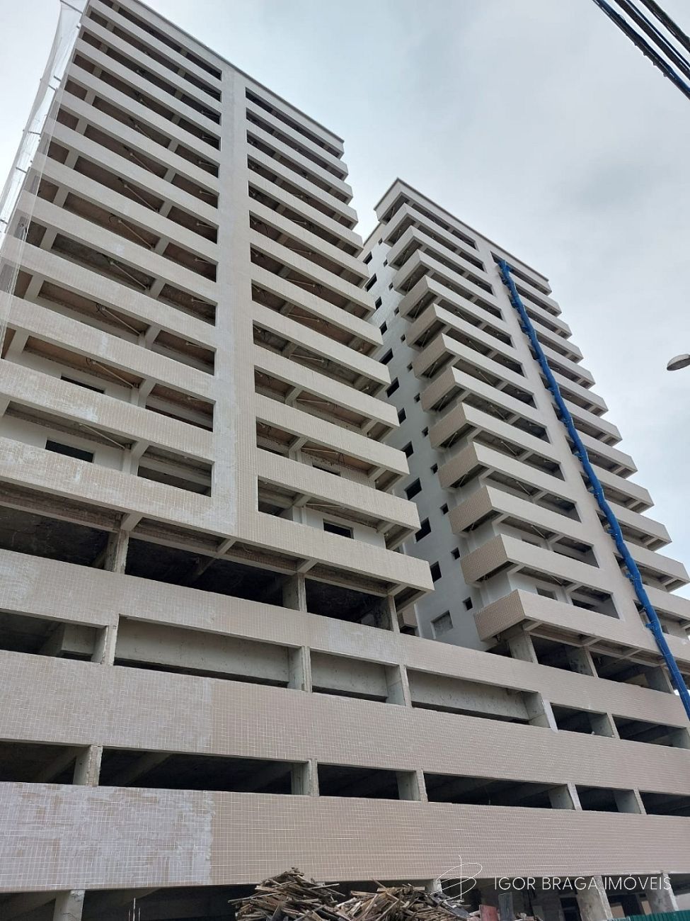 BELÍSSIMO APARTAMENTO, FINO ACABAMENTO E LAZER COMPLETO