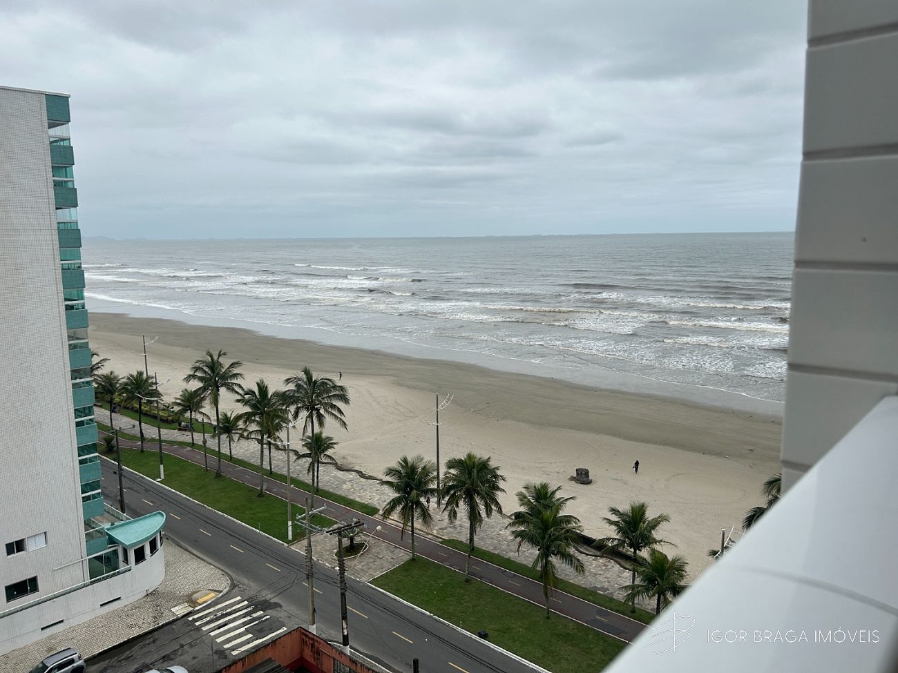 BELISSÍMO APARTAMENTO, AMPLO E FINO ACABAMENTO