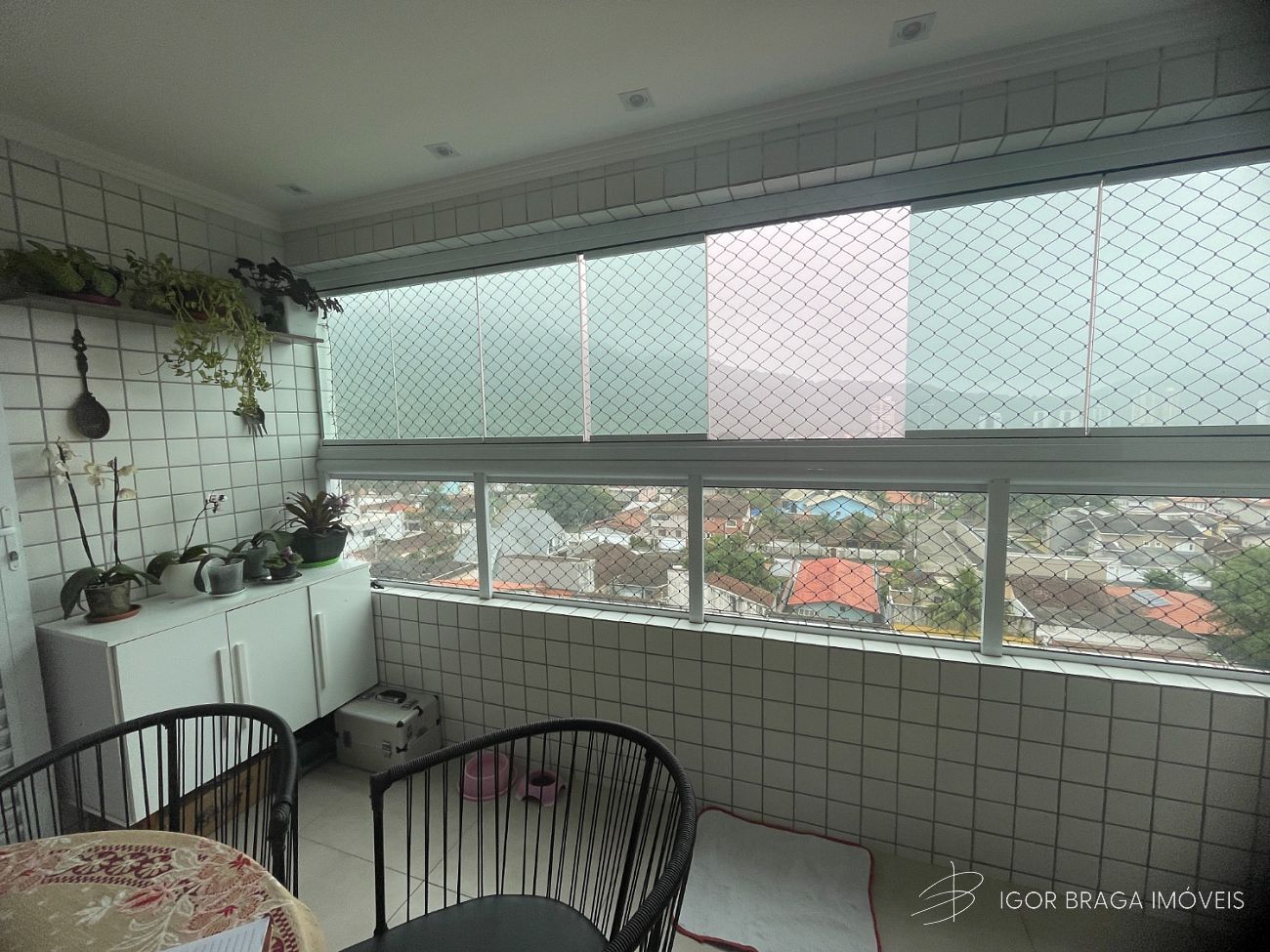 INCRÍVEL APARTAMENTO, AMPLO, REVESTIMENTO ALTO PADRÃO E EXCELENTE LOCALIZAÇÃO