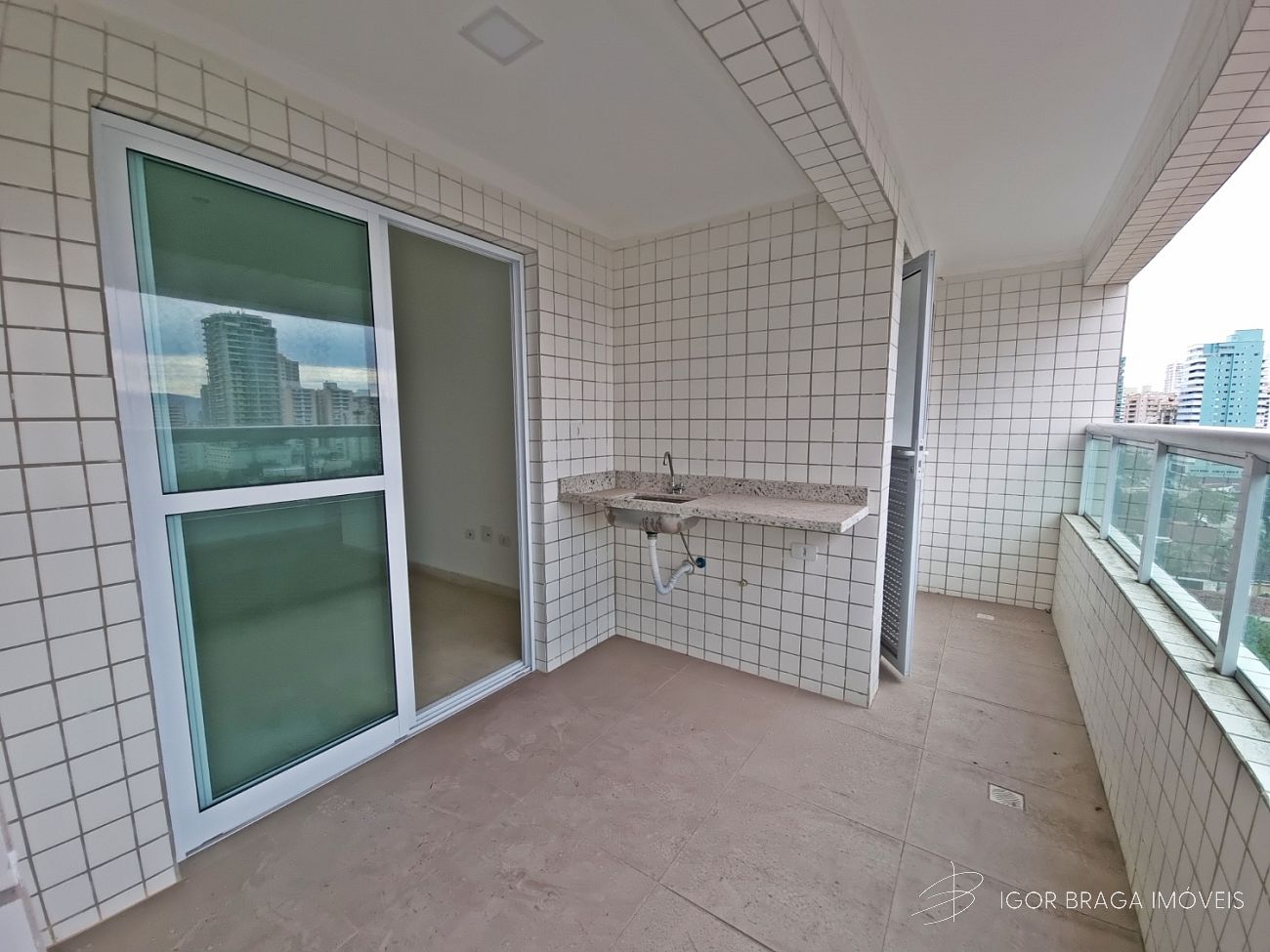 BELÍSSIMO APARTAMENTO, FINO ACABAMENTO E LAZER COMPLETO