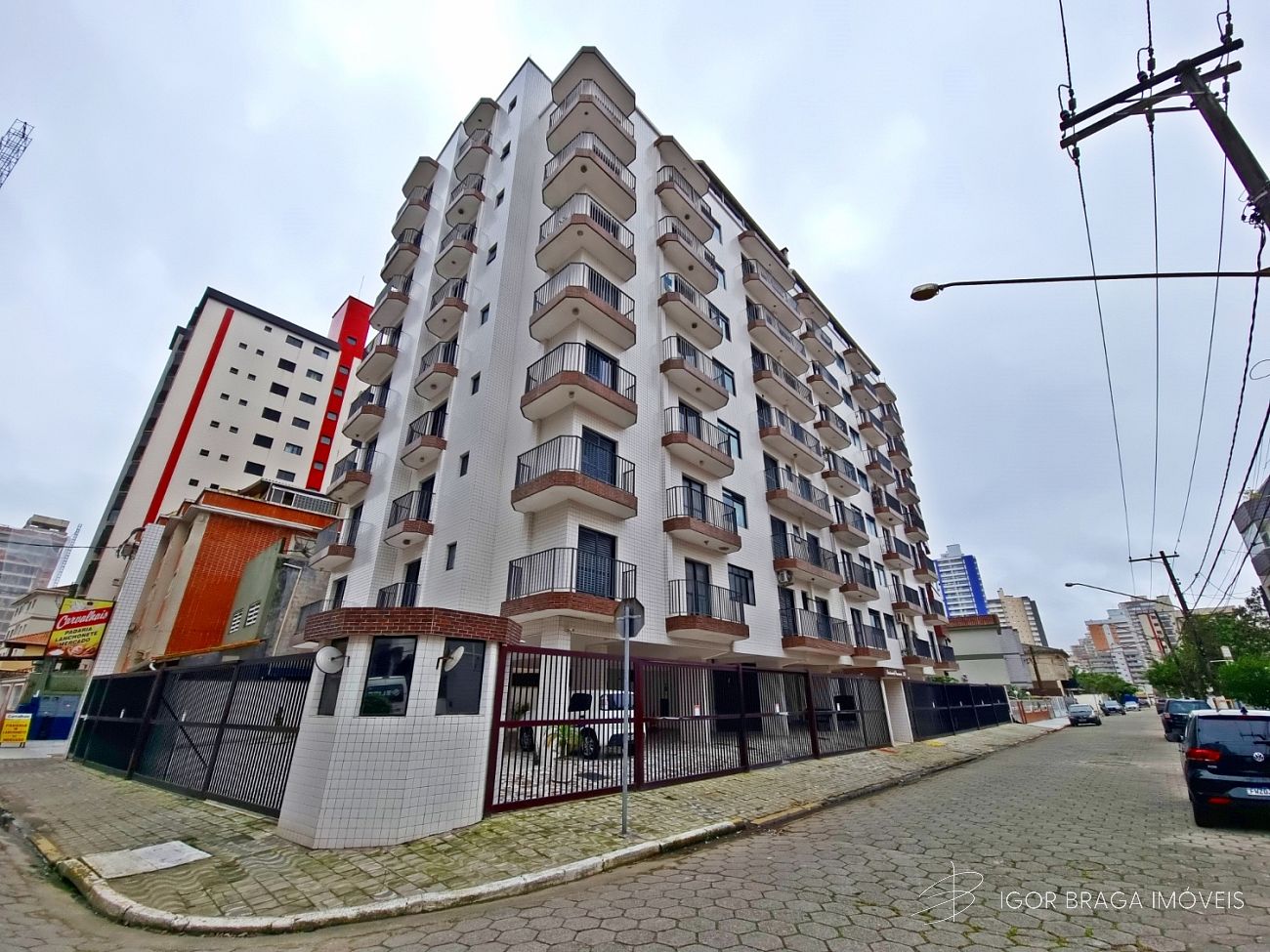BELÍSSIMO APARTAMENTO COM ACABAMENTO FINO.
