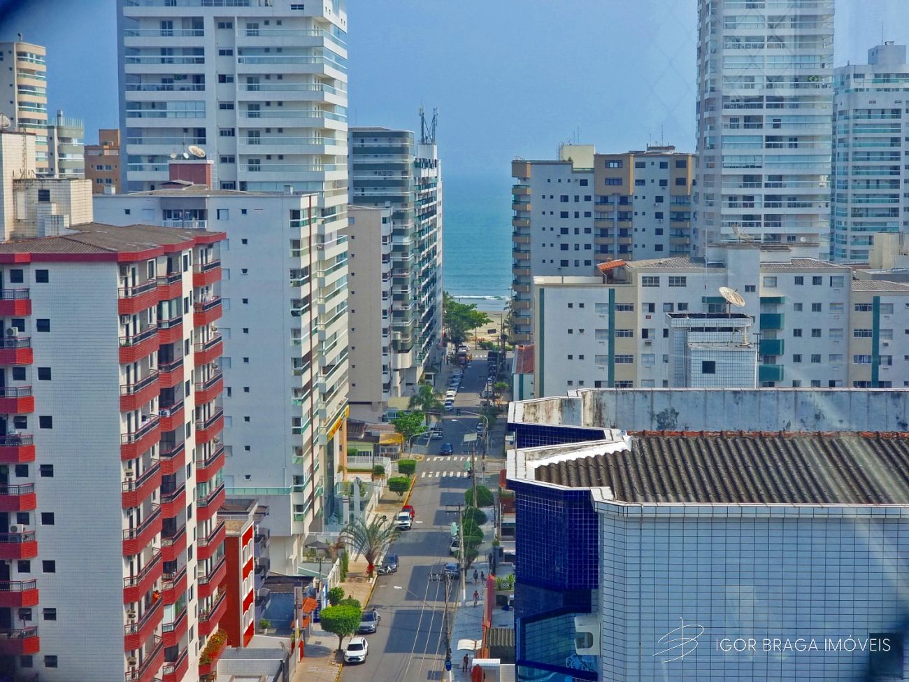 EXCELENTE COBERTURA, AMPLA E À 450M DO MAR