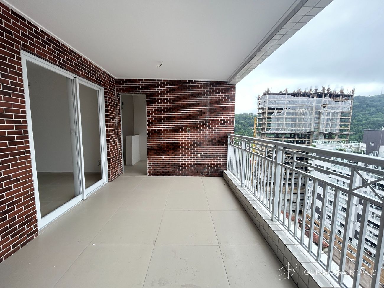 INCRÍVEL APARTAMENTO COM MAIS DE 30 ITENS DE LAZER À 600M DO MAR