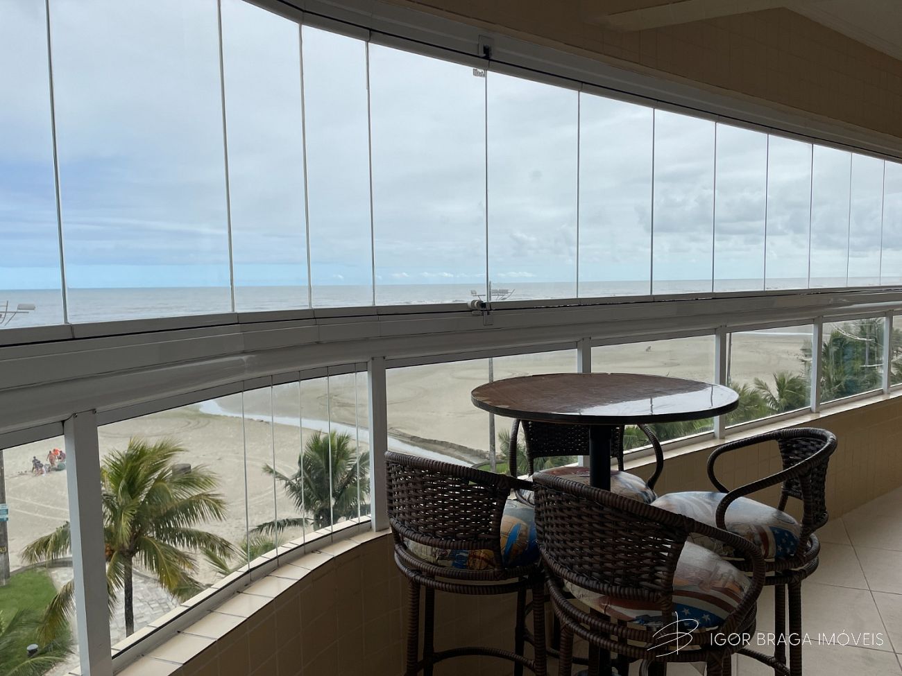 EXELENTE APARTAMENTO FRENTE MAR